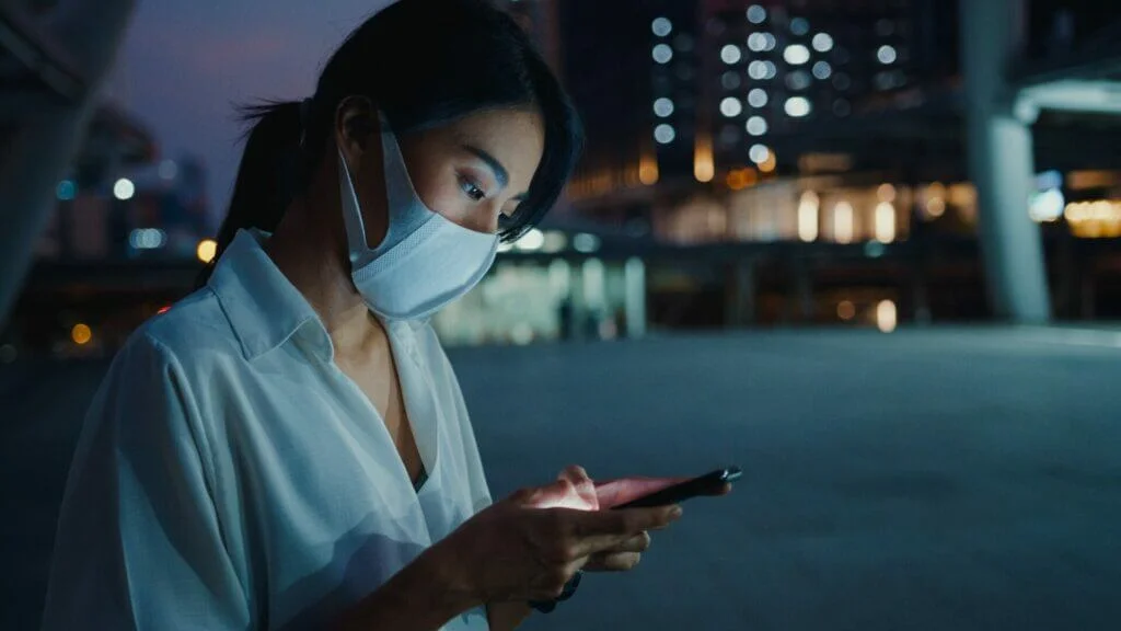 8 Tips To Date Vietnamese Girls 6 Vietnamese woman love to text and message to there relationship