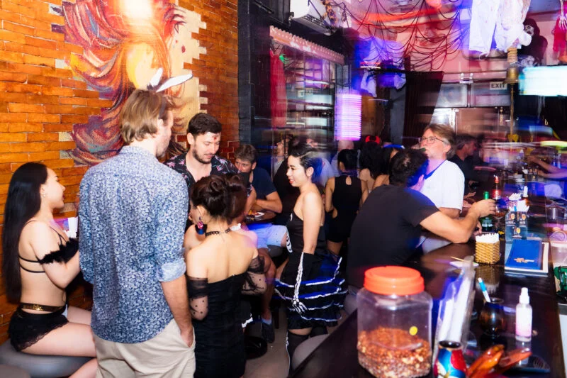 Vietnam Nightlife Guide: Vibrant Entertainment and Social Scenes - Etiquette and safety tips for navigating nightlife