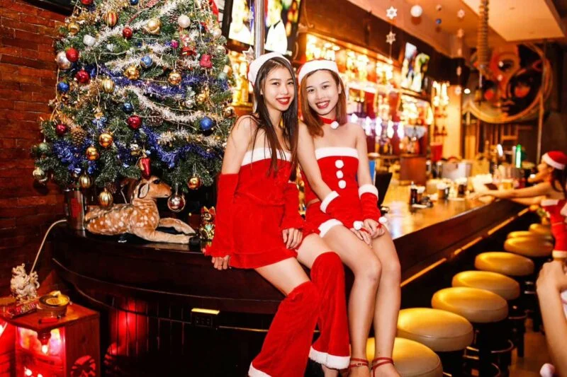 Celebrating Christmas Day In Ho Chi Minh City? 20 Christmas Elves At Kims Tavern Bar Saigon Chrismas Party In Ho Chi Minh City 9