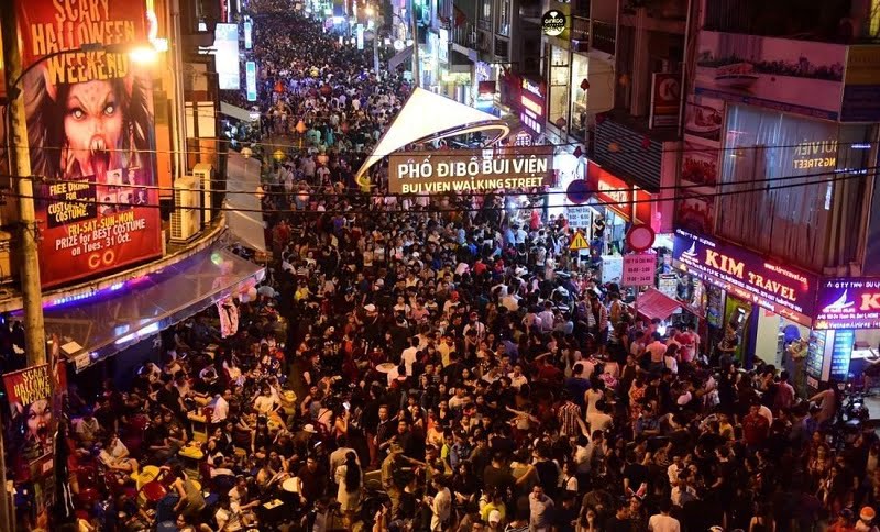 Bui Vien Walking Street at night time pre covid 1