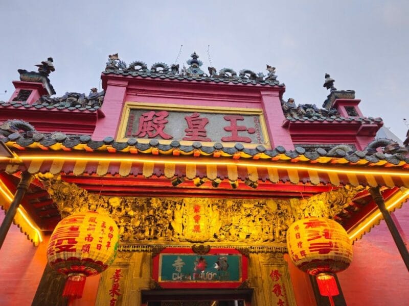 Gods, Legends, and Turtles: A Visitor’s Guide to the Jade Emperor Pagoda 1 The roof of Jade Emperor Pagoda In Saigon